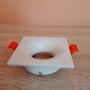 Rozetna metalna KARANFIL-S bela