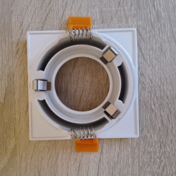 Rozetna metalna KARANFIL-S bela