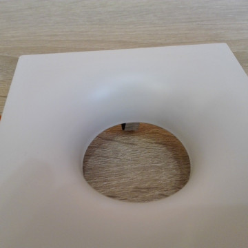 Rozetna metalna KARANFIL-S bela