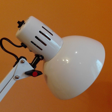 Stona radna lampa M1070 bela