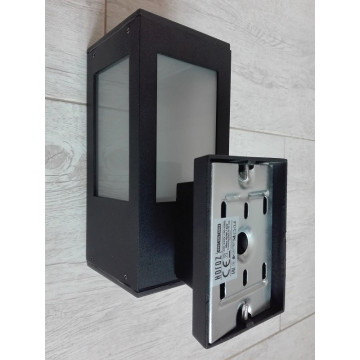 Baštenska zidna lampa KAVAK/SQ-2 crna