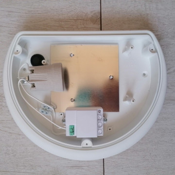 Baštenska zidna lampa YARIMAY sa mikrosenzorom bela