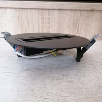 Šinski konektor ugradni crni