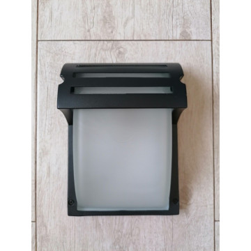 Baštenska zidna lampa 1xE27 BOSS crna