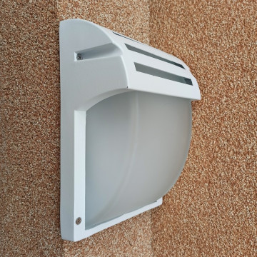 Baštenska zidna lampa 1xE27 BOSS bela