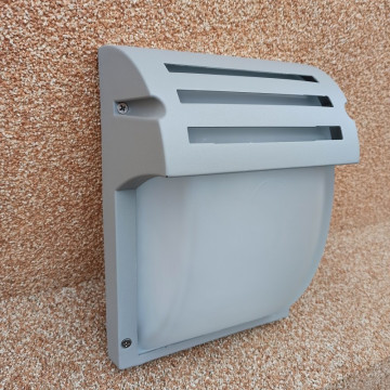 Baštenska zidna lampa 1XE27 BOSS siva