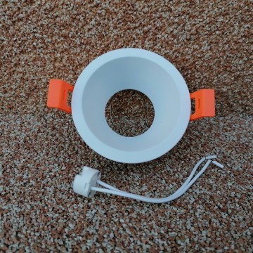 Rozetna M206172 aluminijum bela