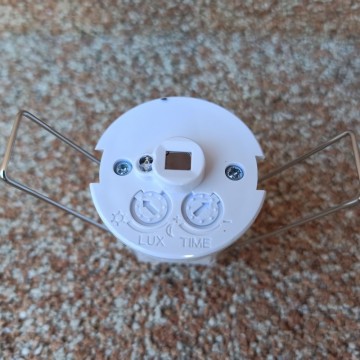 Senzor pokreta ugradni M274 B IP20 beli