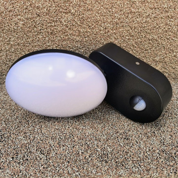 Baštenska zidna LED lampa sa IR senzorom pokreta M272-94-S 15W 6000K IP65 crna
