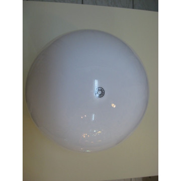 Baštenska zidna lampa kugla opal bela